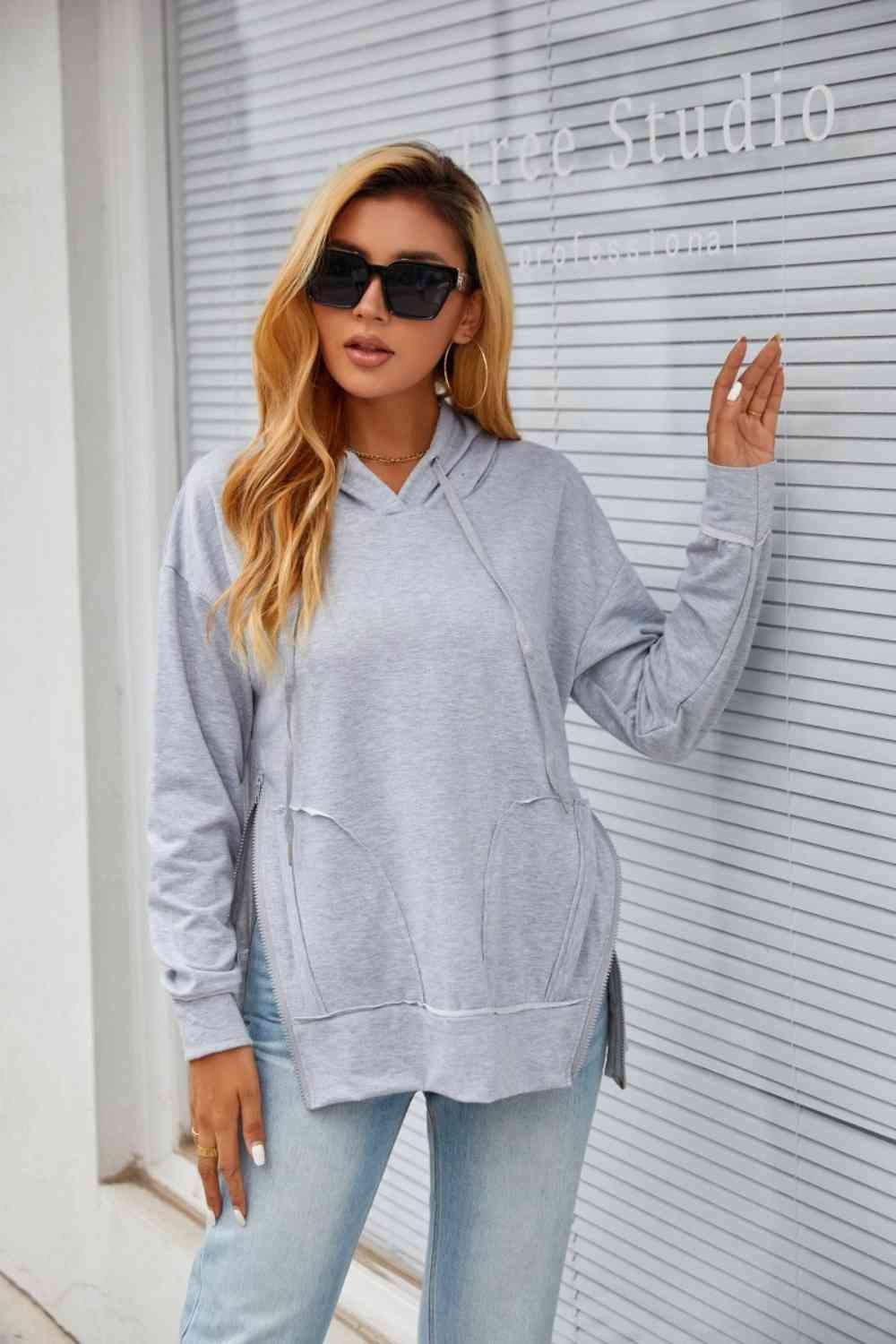Sudadera con capucha y cordón con detalle de cremallera