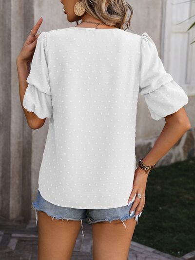 Blusa de manga corta con cuello en V y lunares suizos