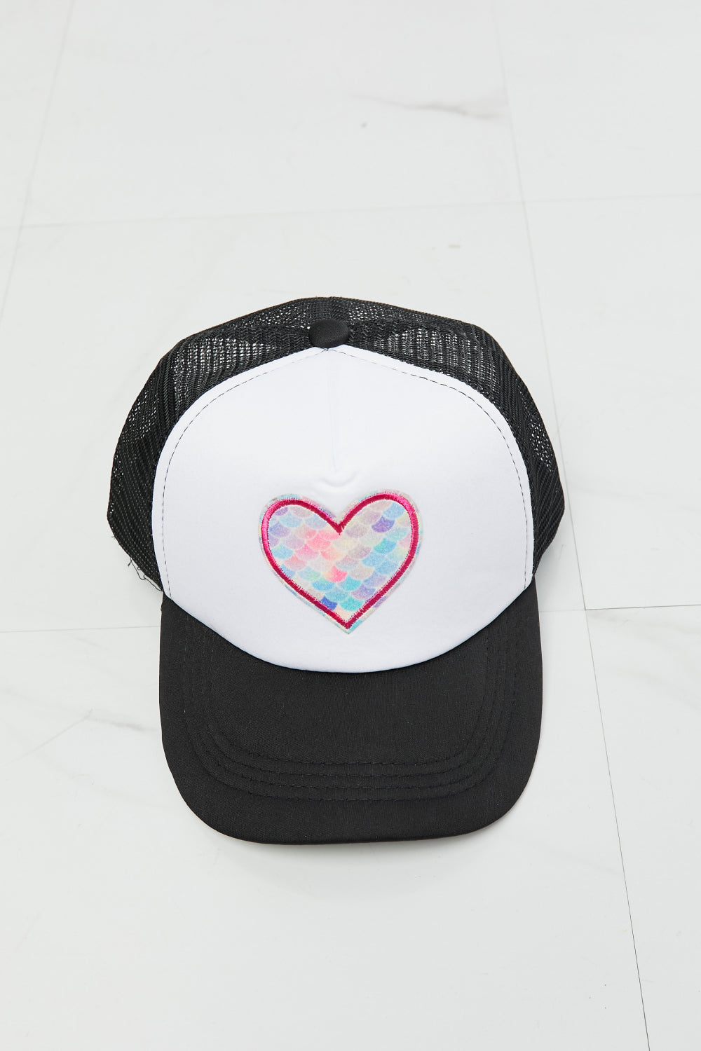 Gorra de camionero Fame Falling For You en negro