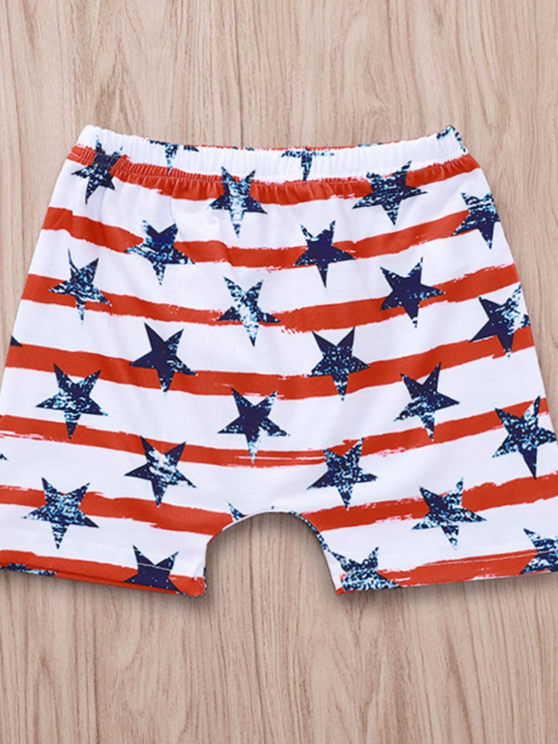Conjunto de niños sin mangas con estampado gráfico y pantalones cortos con bandera de EE. UU.