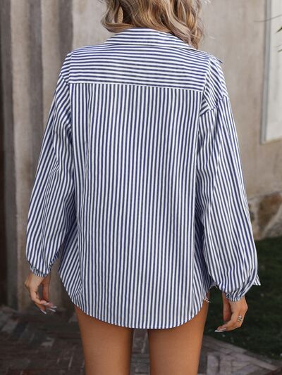 Camisa de manga larga con botones y bolsillos a rayas