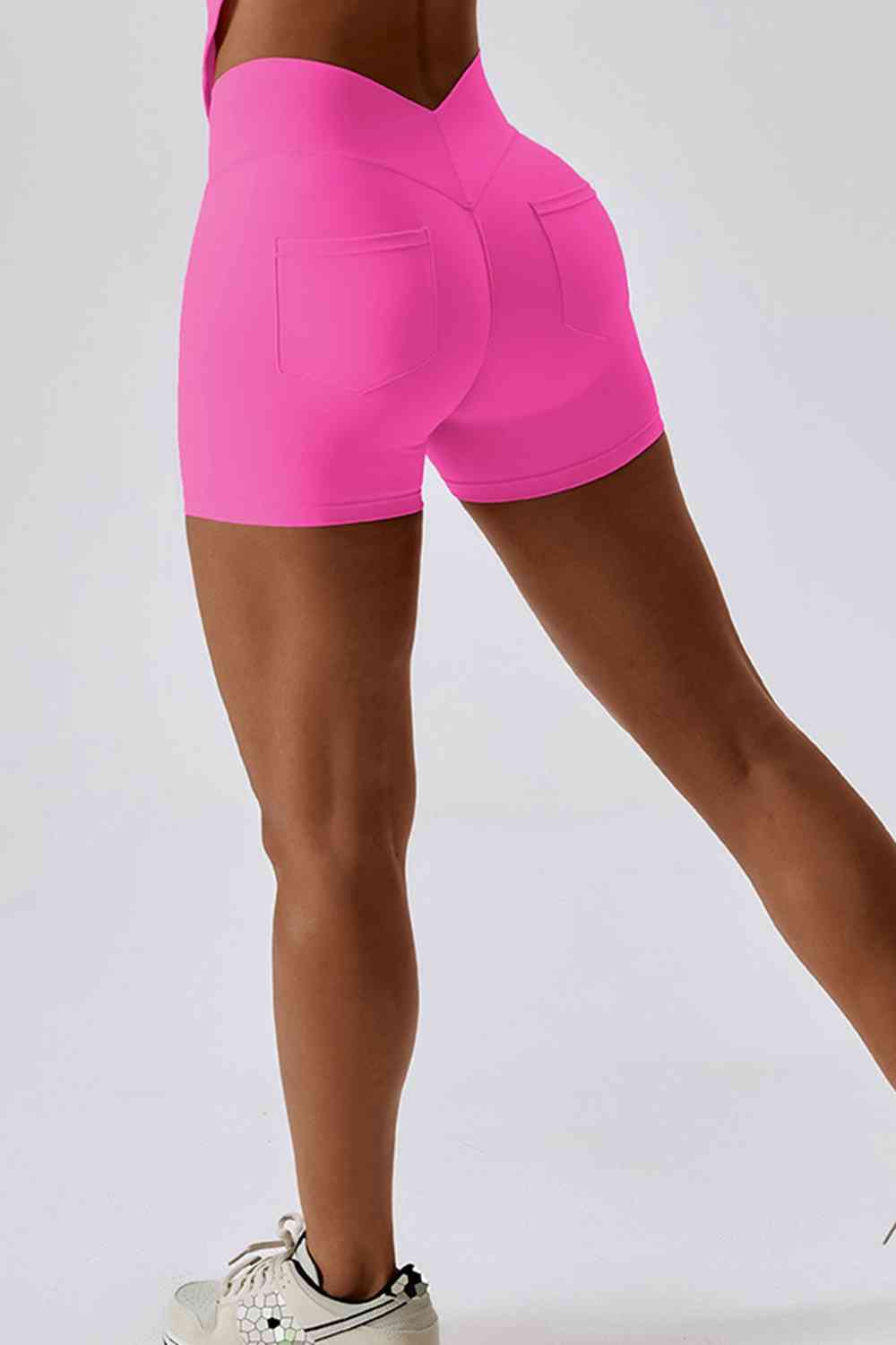 Shorts deportivos con bolsillo trasero y cintura ancha