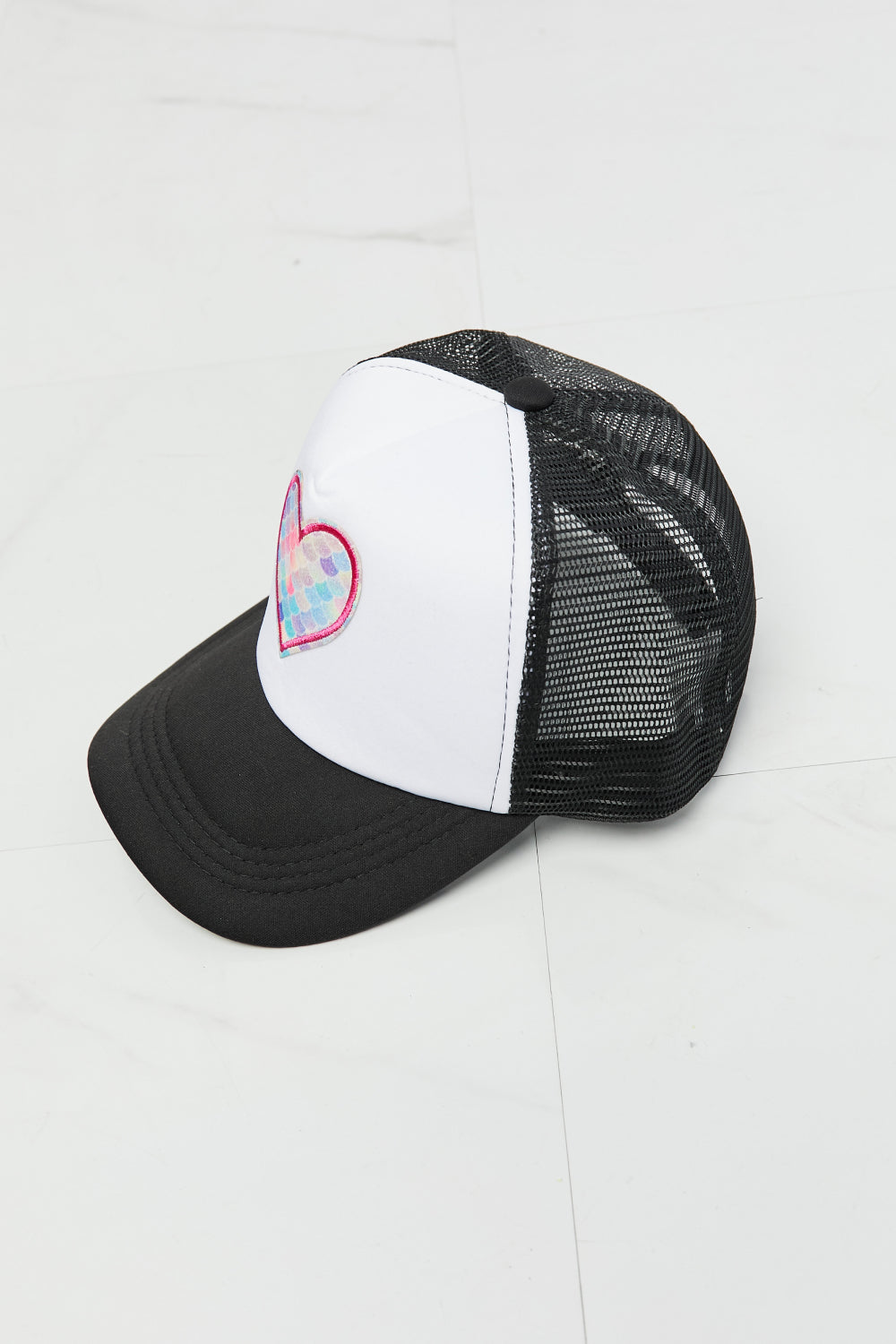 Gorra de camionero Fame Falling For You en negro