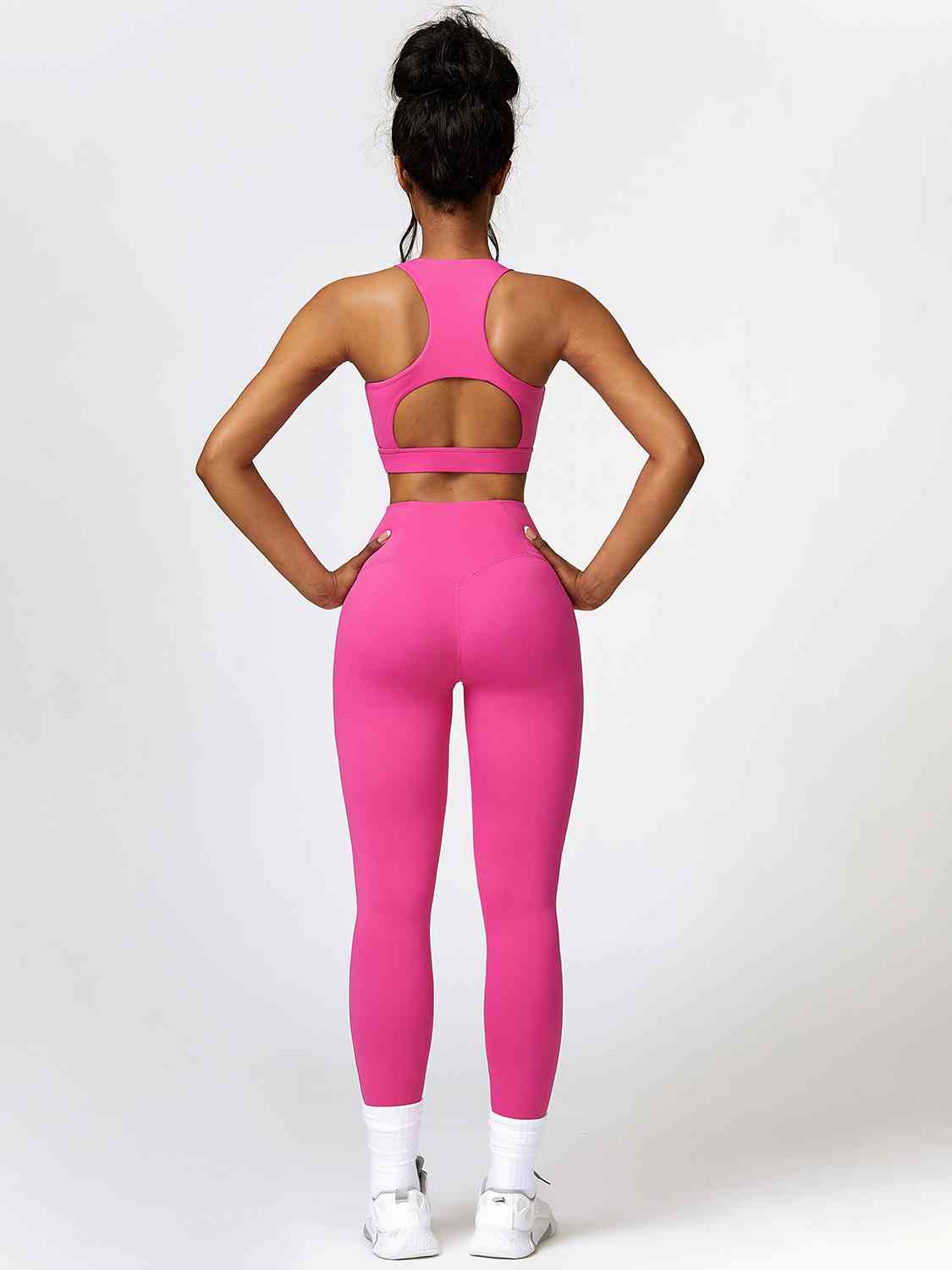 Conjunto de leggings y camiseta deportiva recortada con aberturas