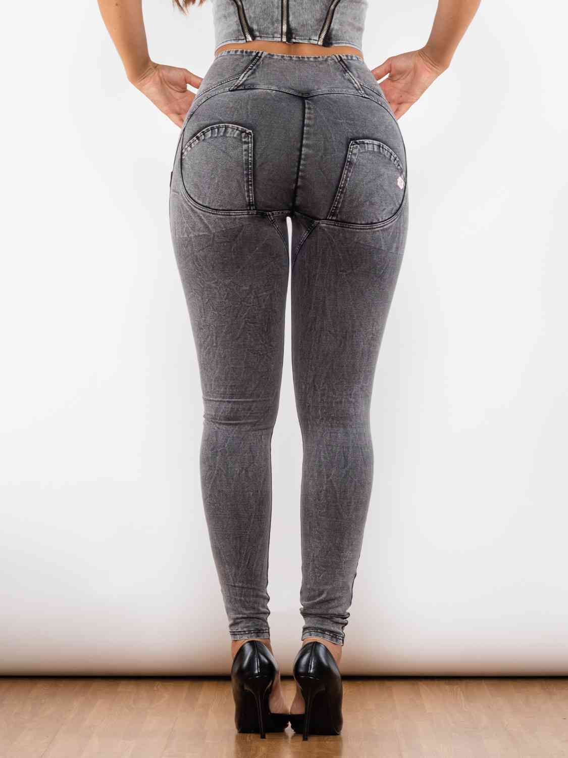 Jeans ajustados con cremallera de tamaño completo
