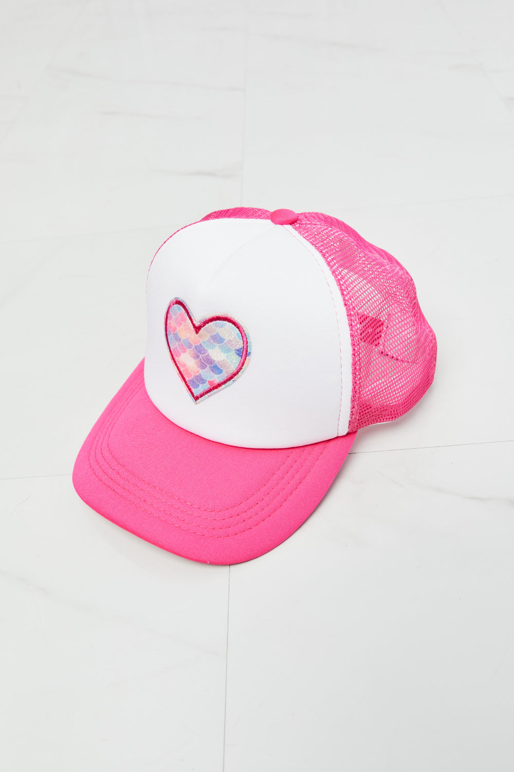 Gorra de camionero Fame Falling For You en rosa