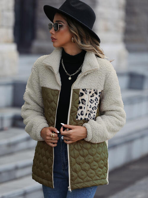 Chaqueta con cremallera y bloques de color de leopardo