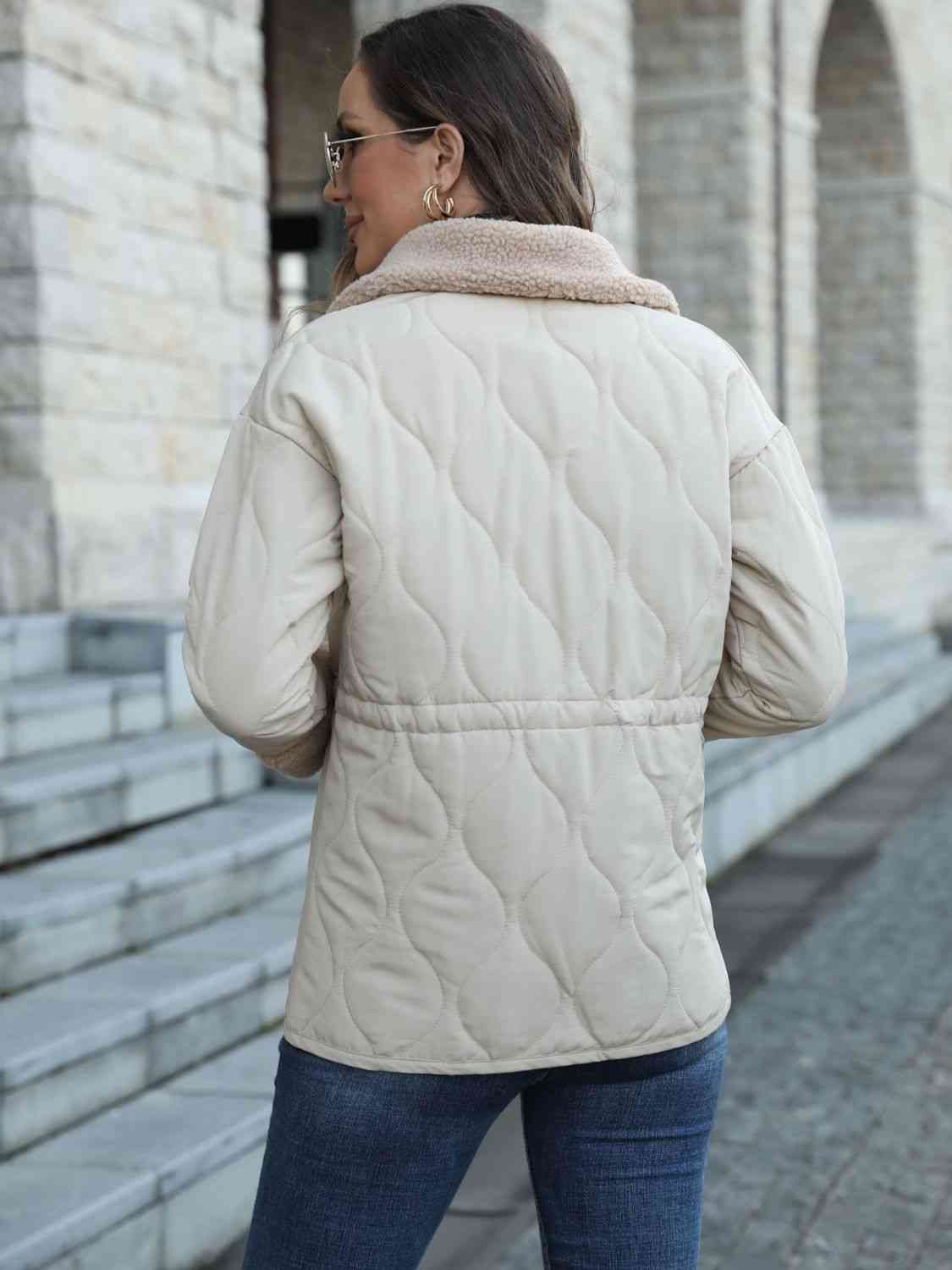 Chaqueta con cuello a presión