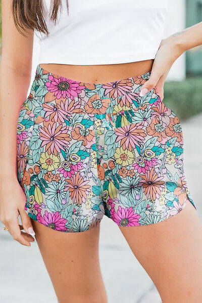 Shorts florales con cintura elástica