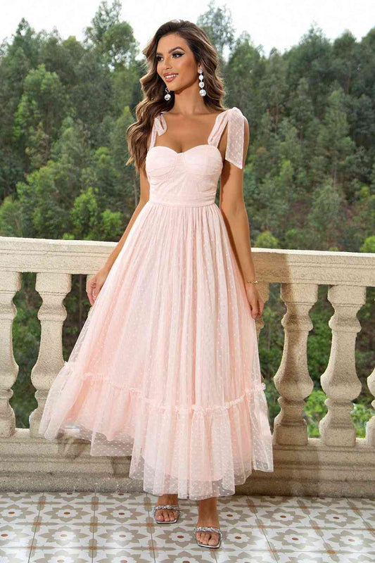 Vestido con escote corazón y hombros anudados