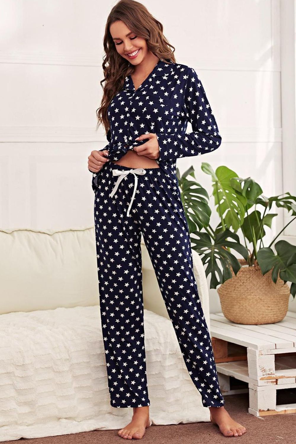 Conjunto de estar por casa de camisa con botones y pantalones con estampado de estrellas