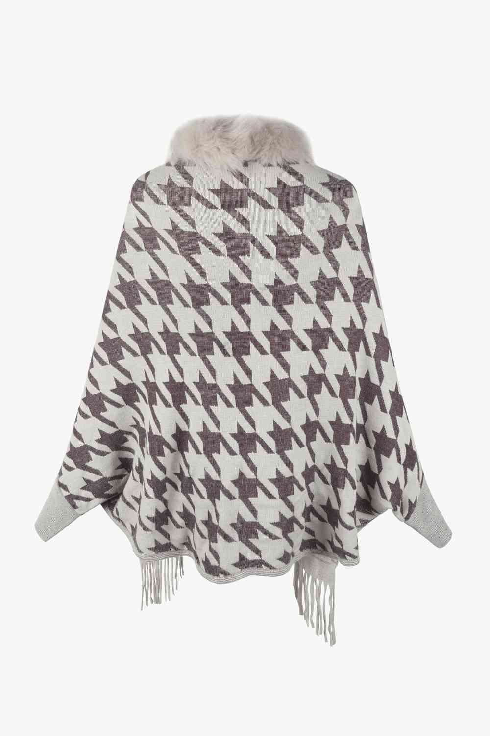 Poncho con dobladillo con flecos y pata de gallo