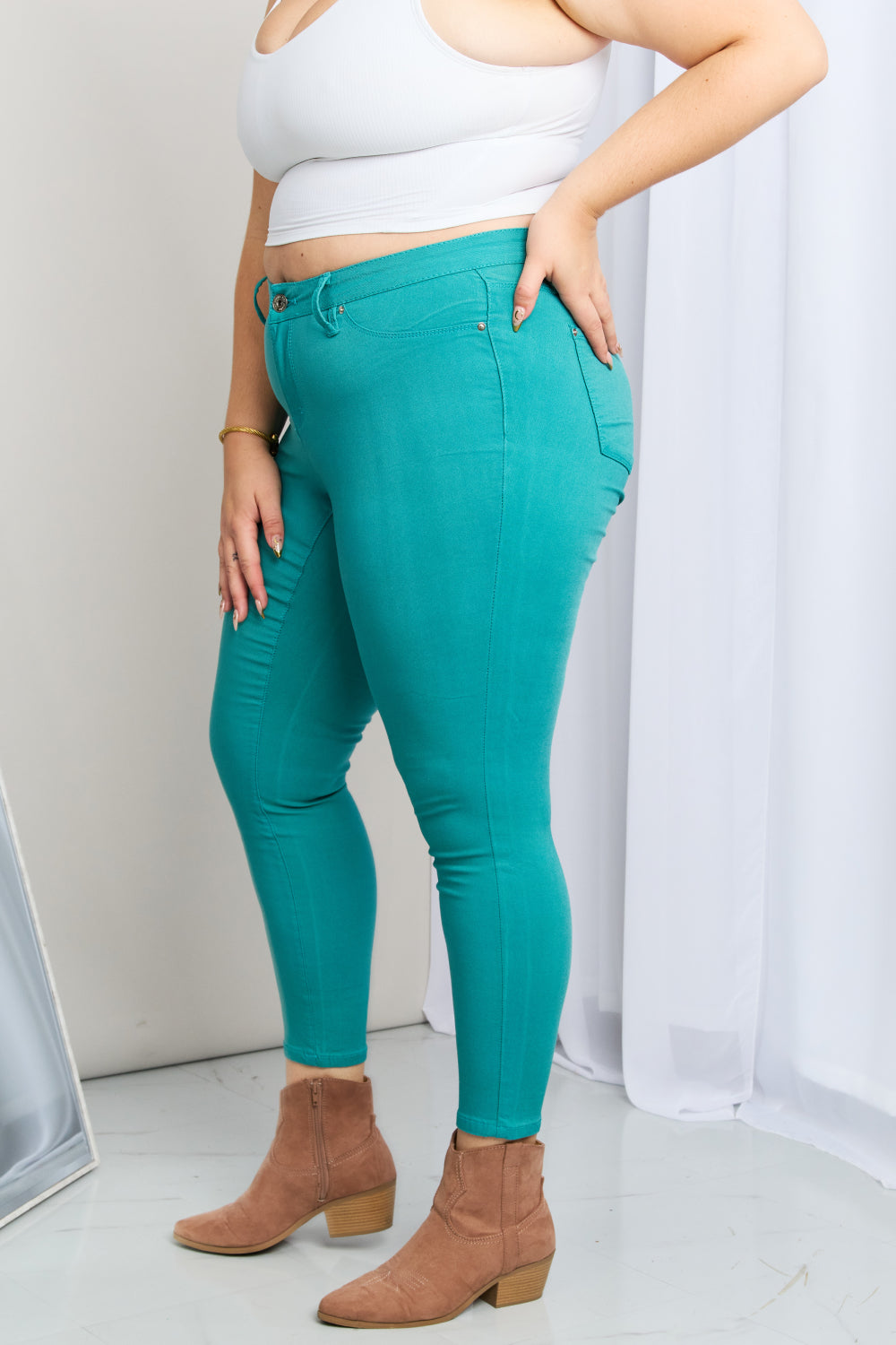 YMI Jeanswear Vaqueros pitillo de talle medio y hiperelásticos de tamaño completo en verde mar