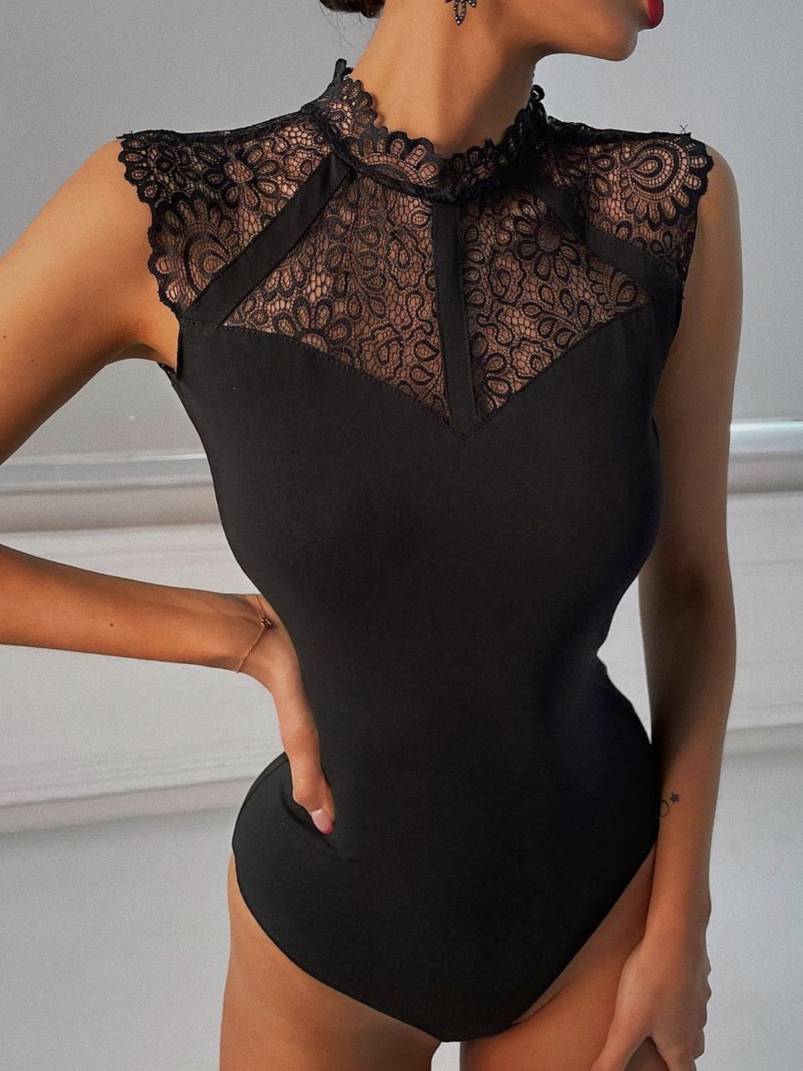 Scalloped Lace Yoke Sleeveless Bodysuit