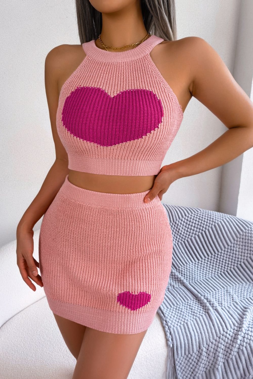 Conjunto de falda y top de punto sin mangas de canalé en contraste de corazones