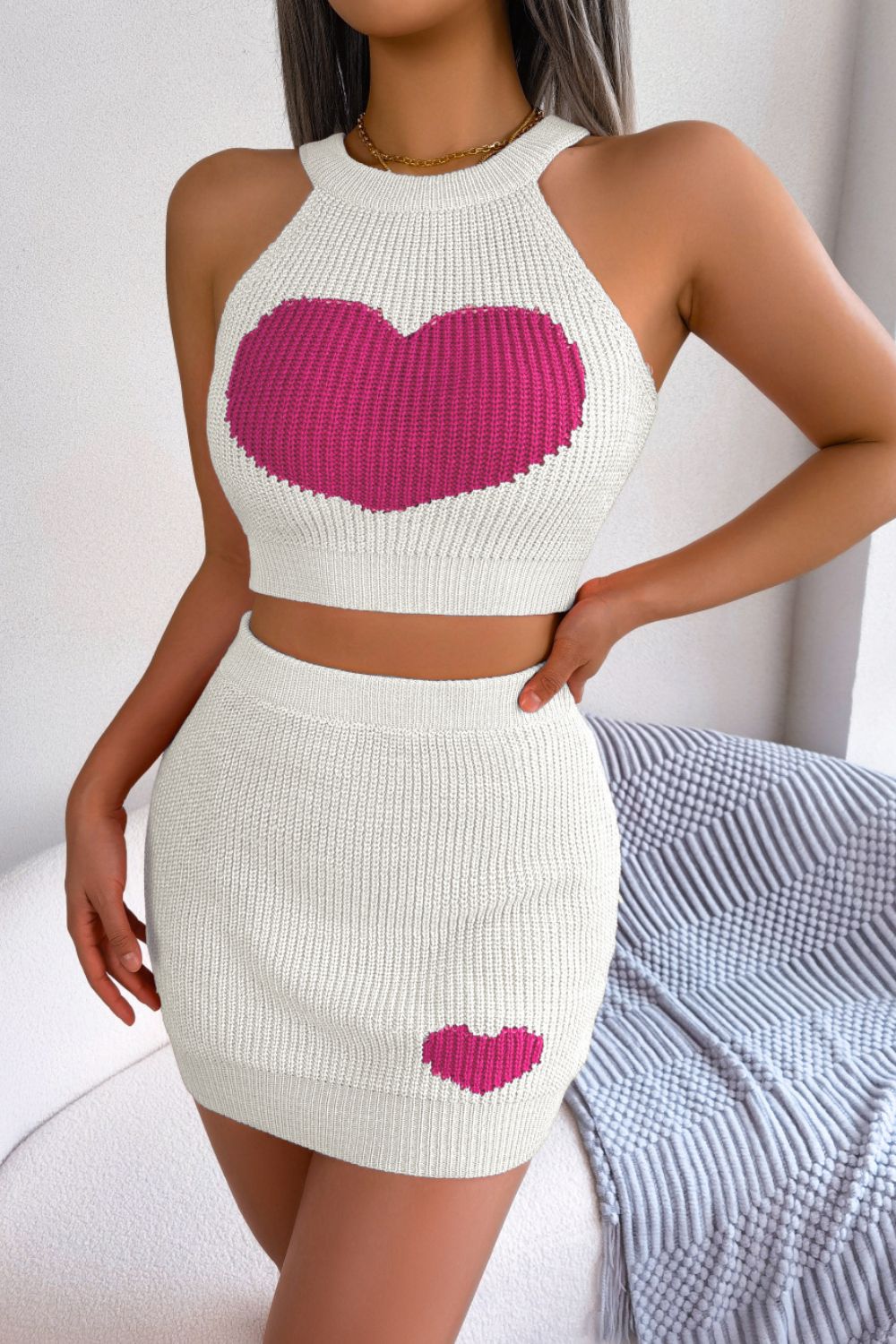 Conjunto de falda y top de punto sin mangas de canalé en contraste de corazones