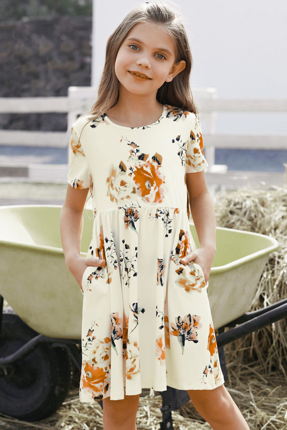 Vestido de niñas con cuello redondo y manga corta floral