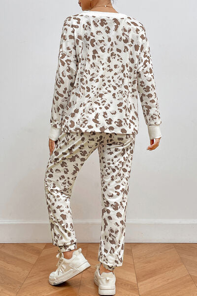 Conjunto de salón con pantalón y top con cuello en V de leopardo