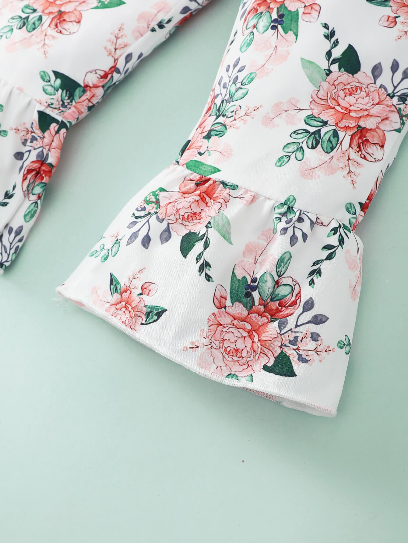 Conjunto de niñas camisola con detalle de lazo y pantalones de campana florales