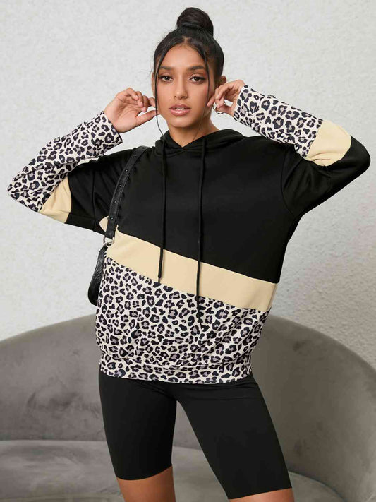 Sudadera con capucha y estampado de leopardo