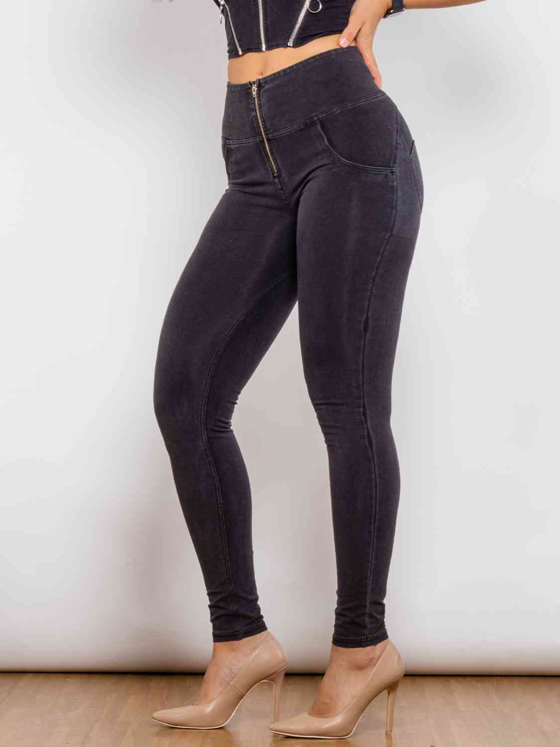 Jeans ajustados con cremallera de tamaño completo