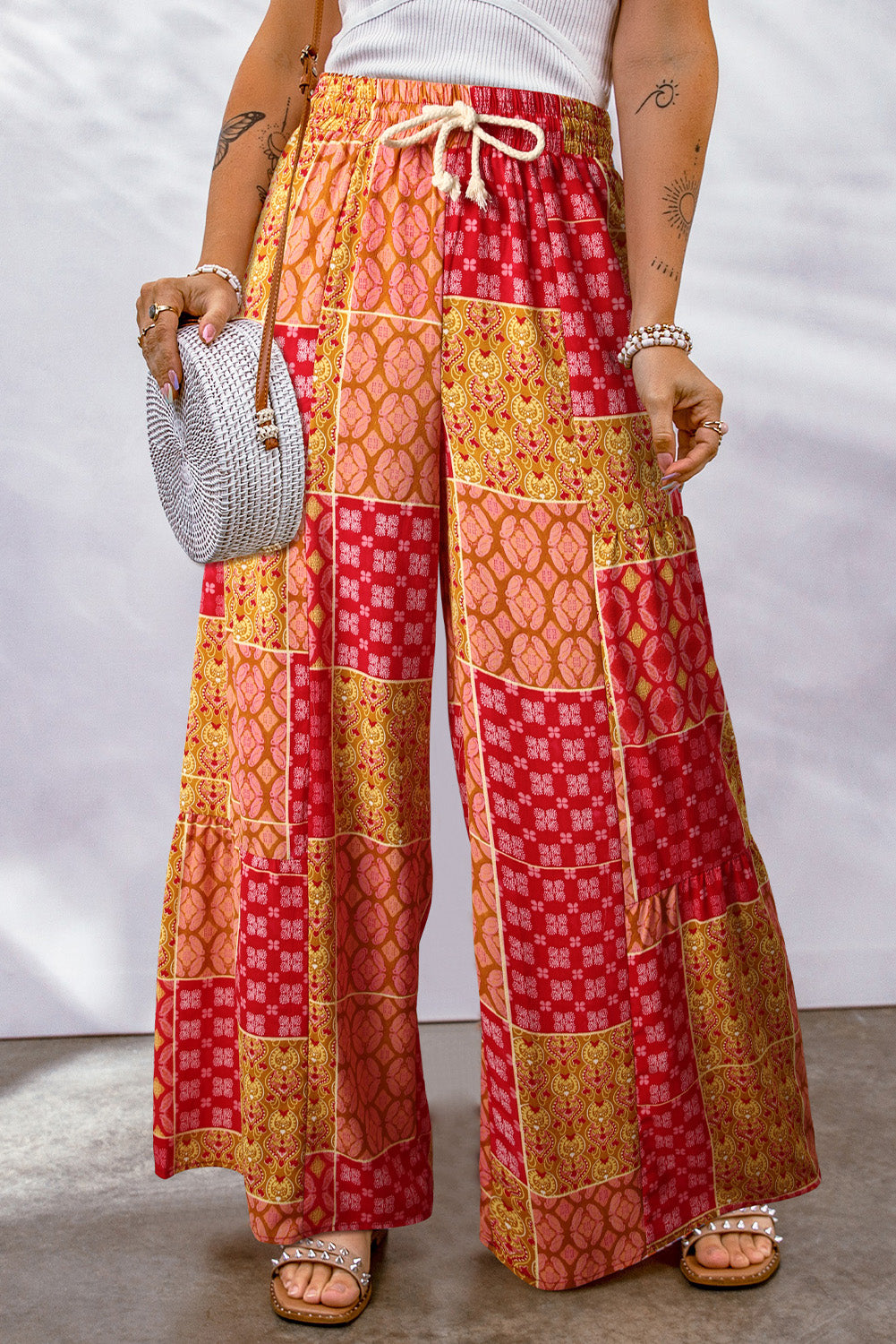Pantalones anchos con cordón y patchwork bohemio
