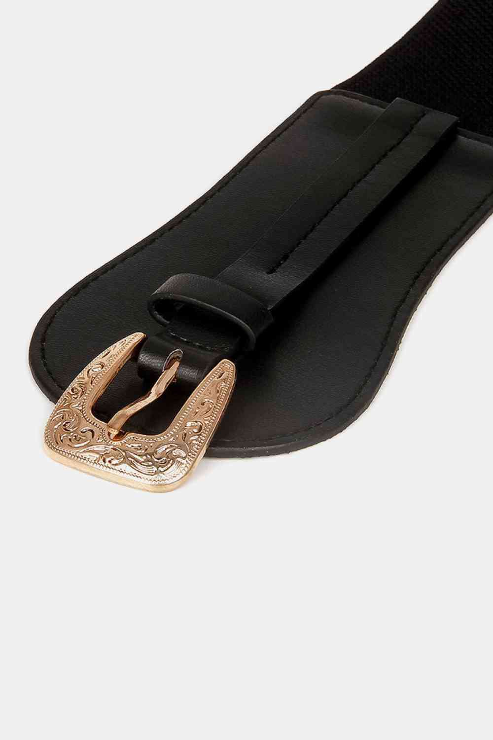 Cinturón ancho elástico con hebilla de aleación.