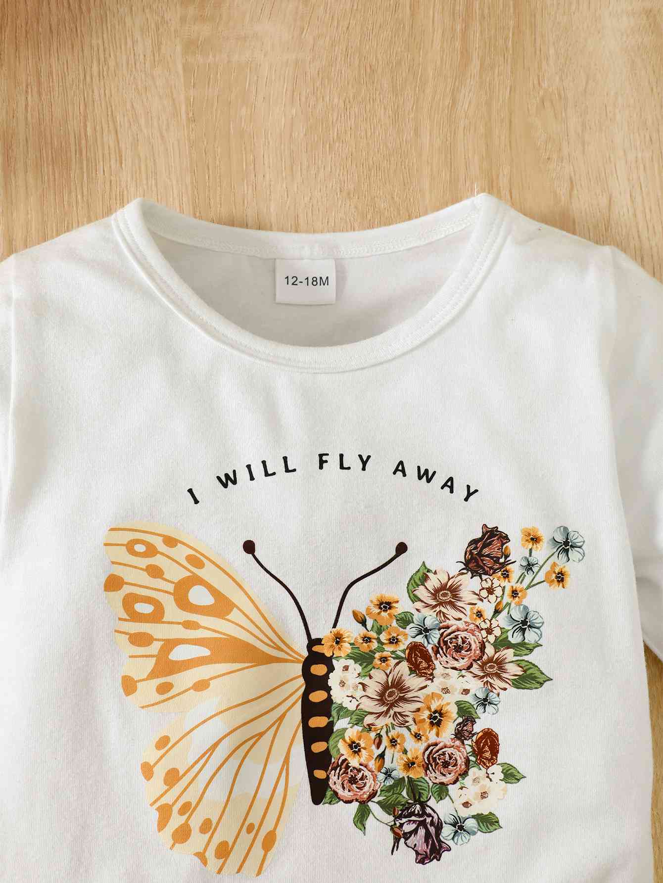Conjunto de pantalones acampanados con estampado floral y camiseta con estampado de mariposas I Will FLY AWAY