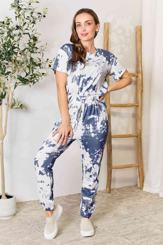 Conjunto lounge de camiseta con efecto tie-dye y joggers con cordón en la cintura