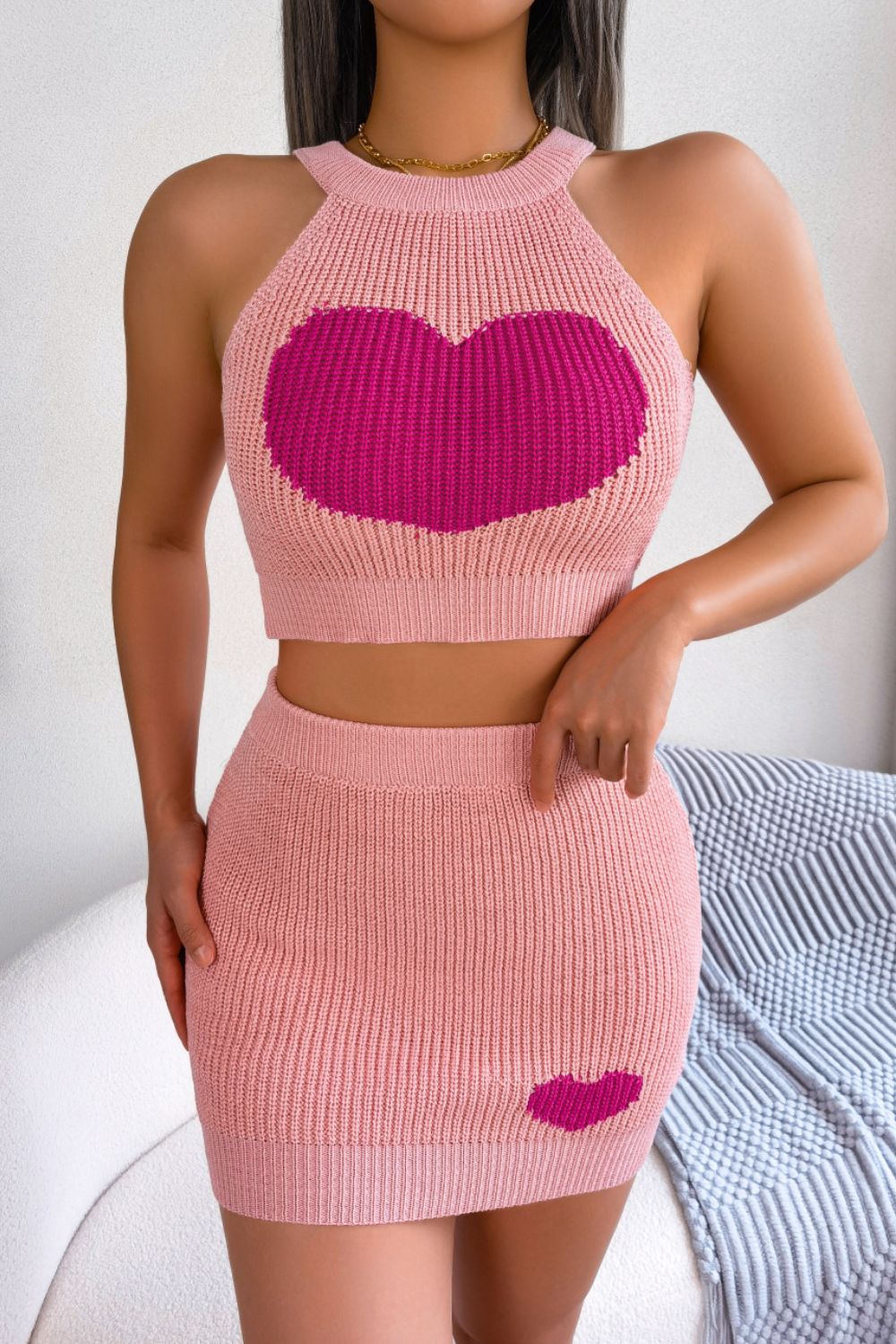 Conjunto de falda y top de punto sin mangas de canalé en contraste de corazones