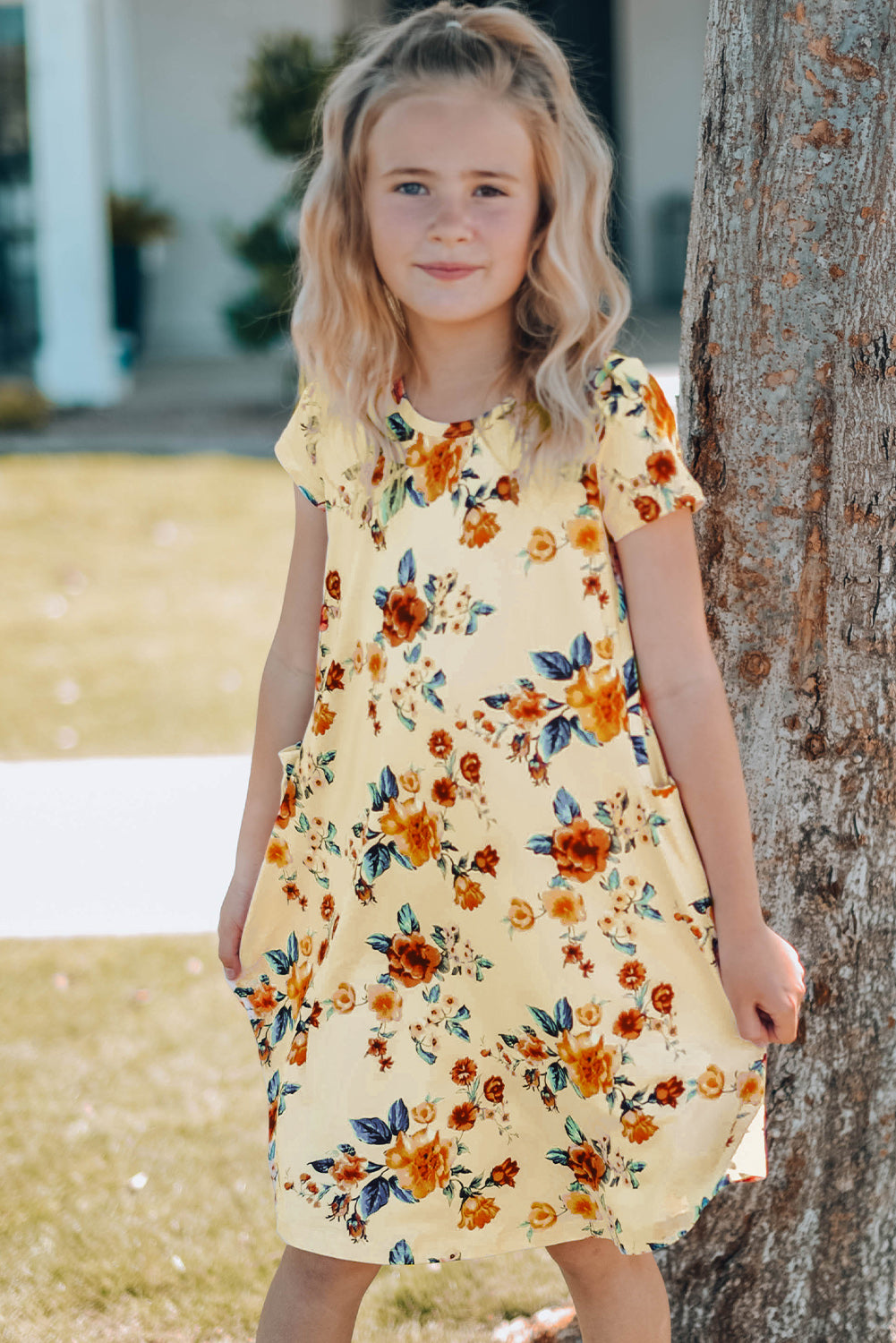 Vestido de niñas floral de manga corta con cuello redondo y bolsillos