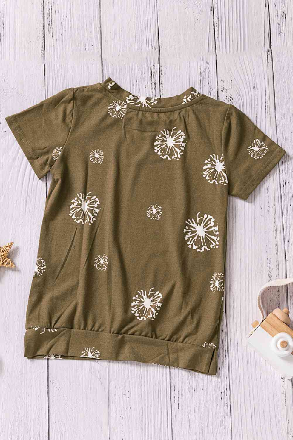 Camiseta con cuello redondo y estampado de diente de león para niñas