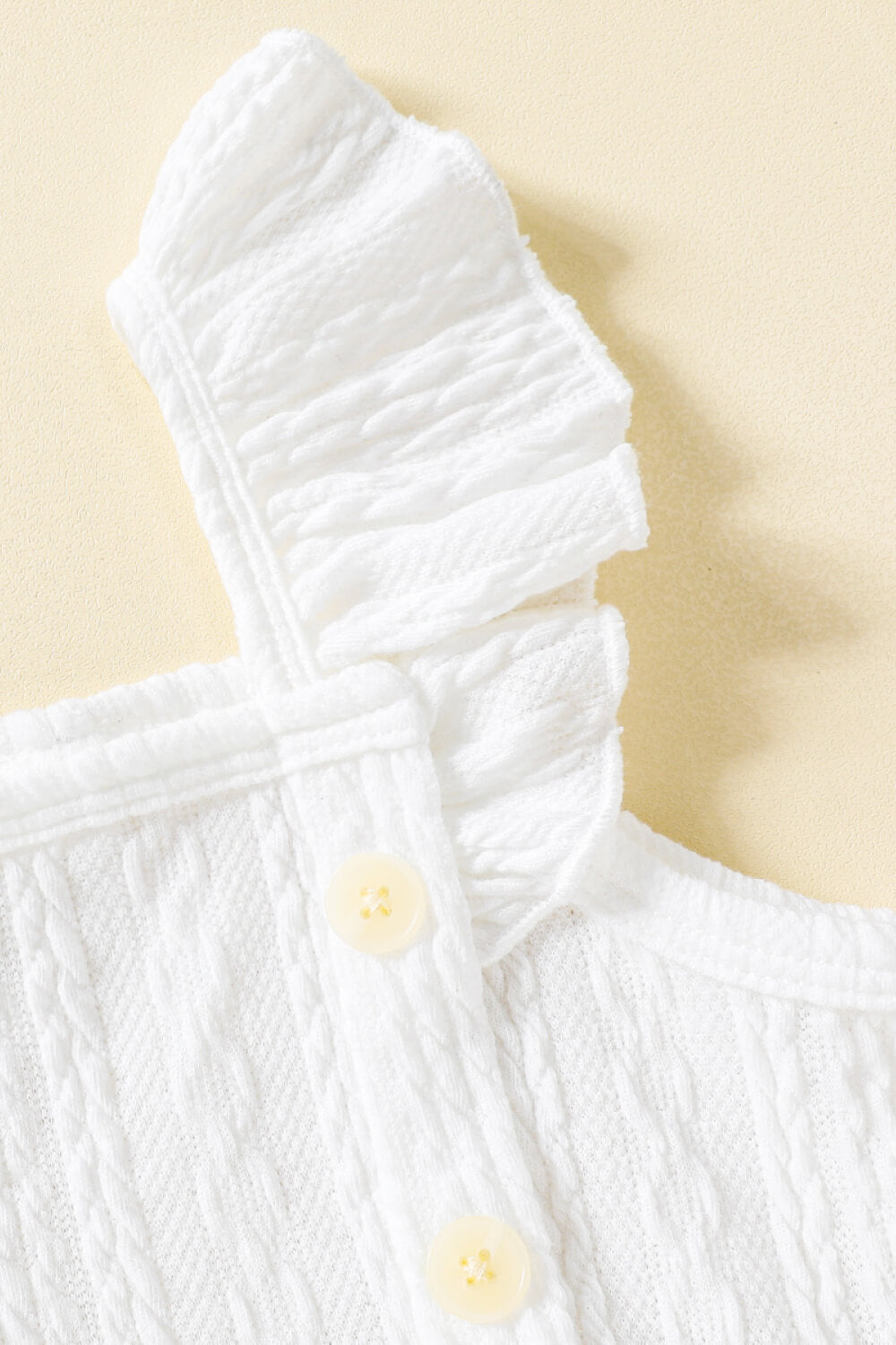 Bebé niña Vestido texturizado con hombros descubiertos y botones decorativos