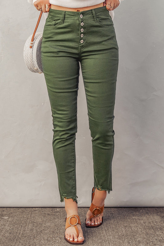 Jeans ajustados con detalle de dobladillo y bragueta con botones