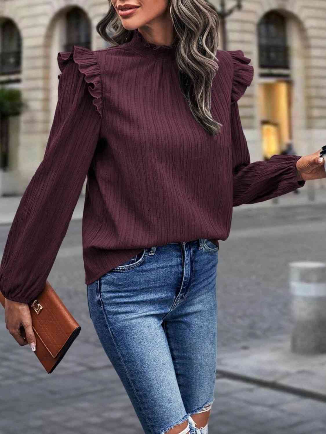 Blusa con hombros descubiertos y volantes