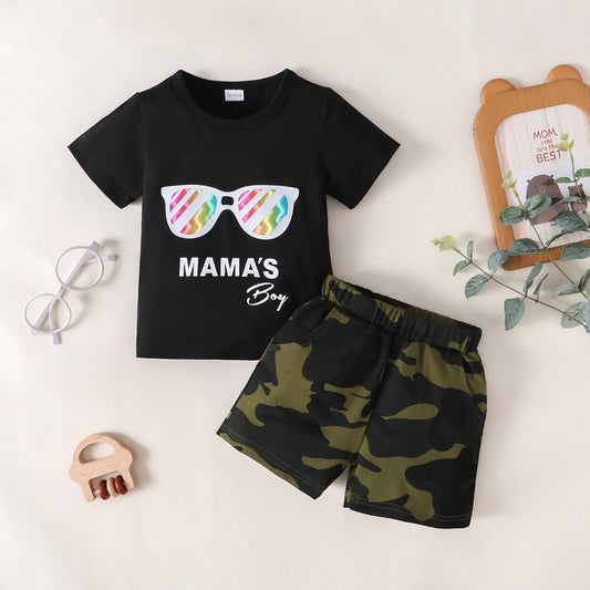 MAMA'S BOY Conjunto de camiseta gráfica y pantalones cortos de camuflaje