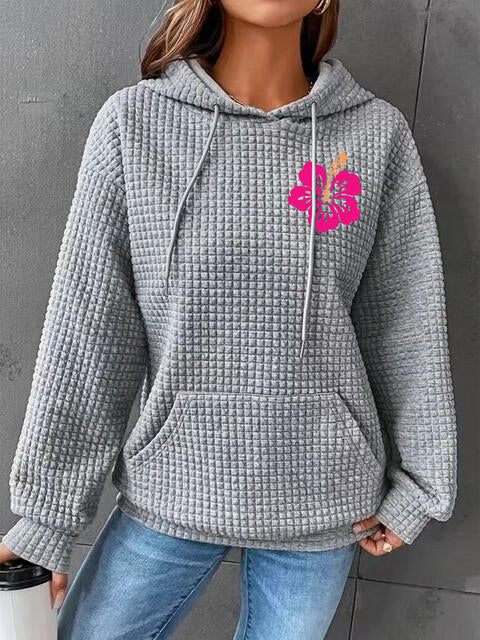 Sudadera con capucha texturizada y estampado de flores de tamaño completo con bolsillo