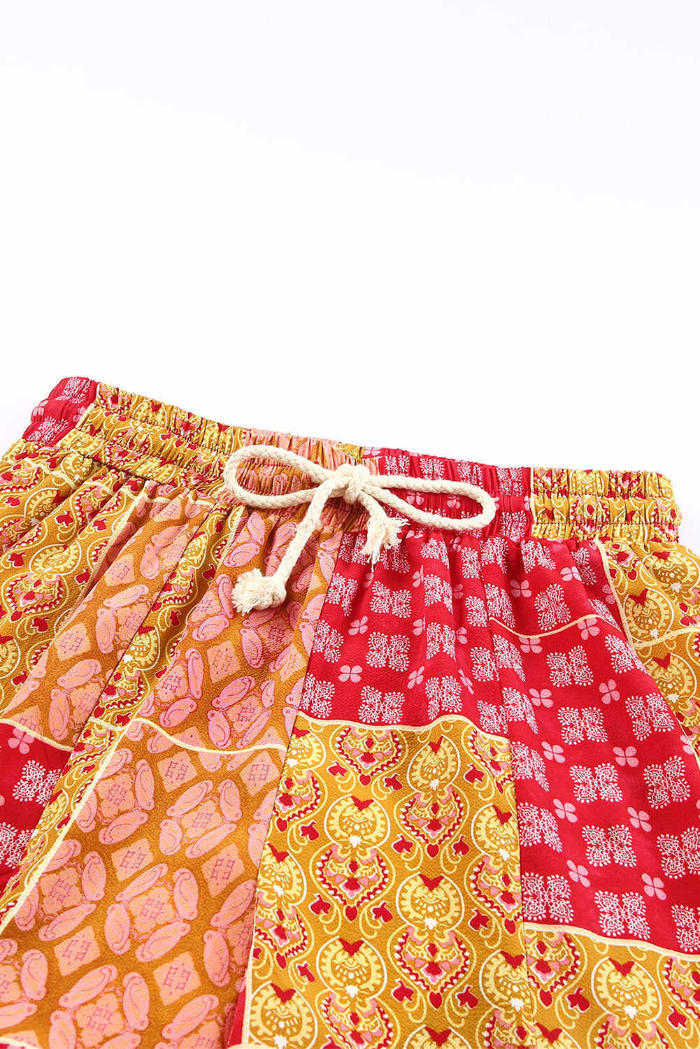 Pantalones anchos con cordón y patchwork bohemio