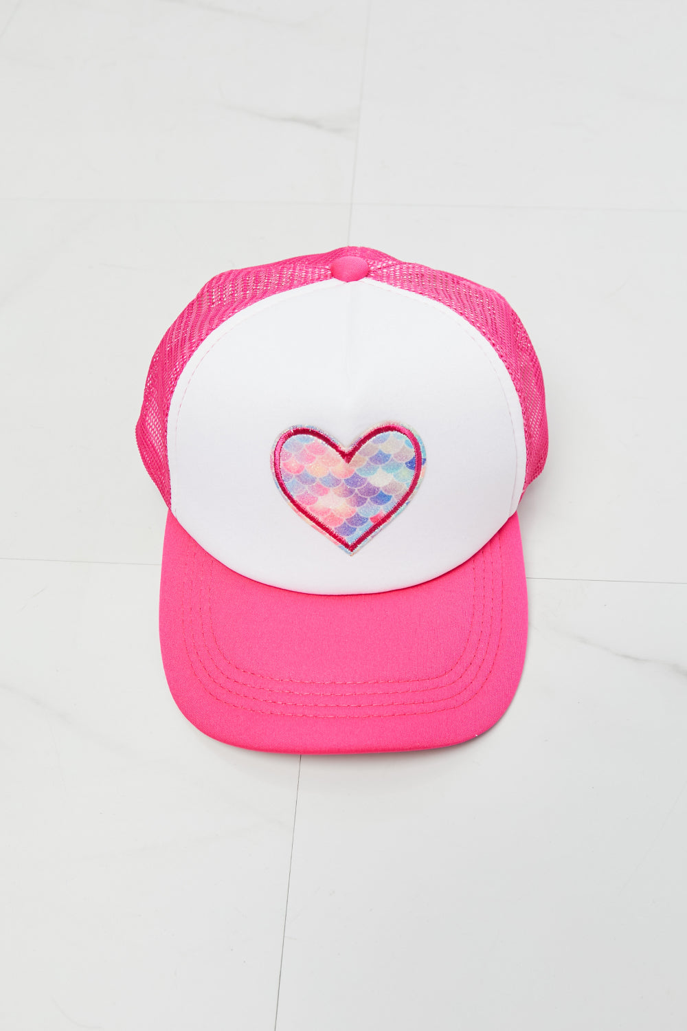 Gorra de camionero Fame Falling For You en rosa