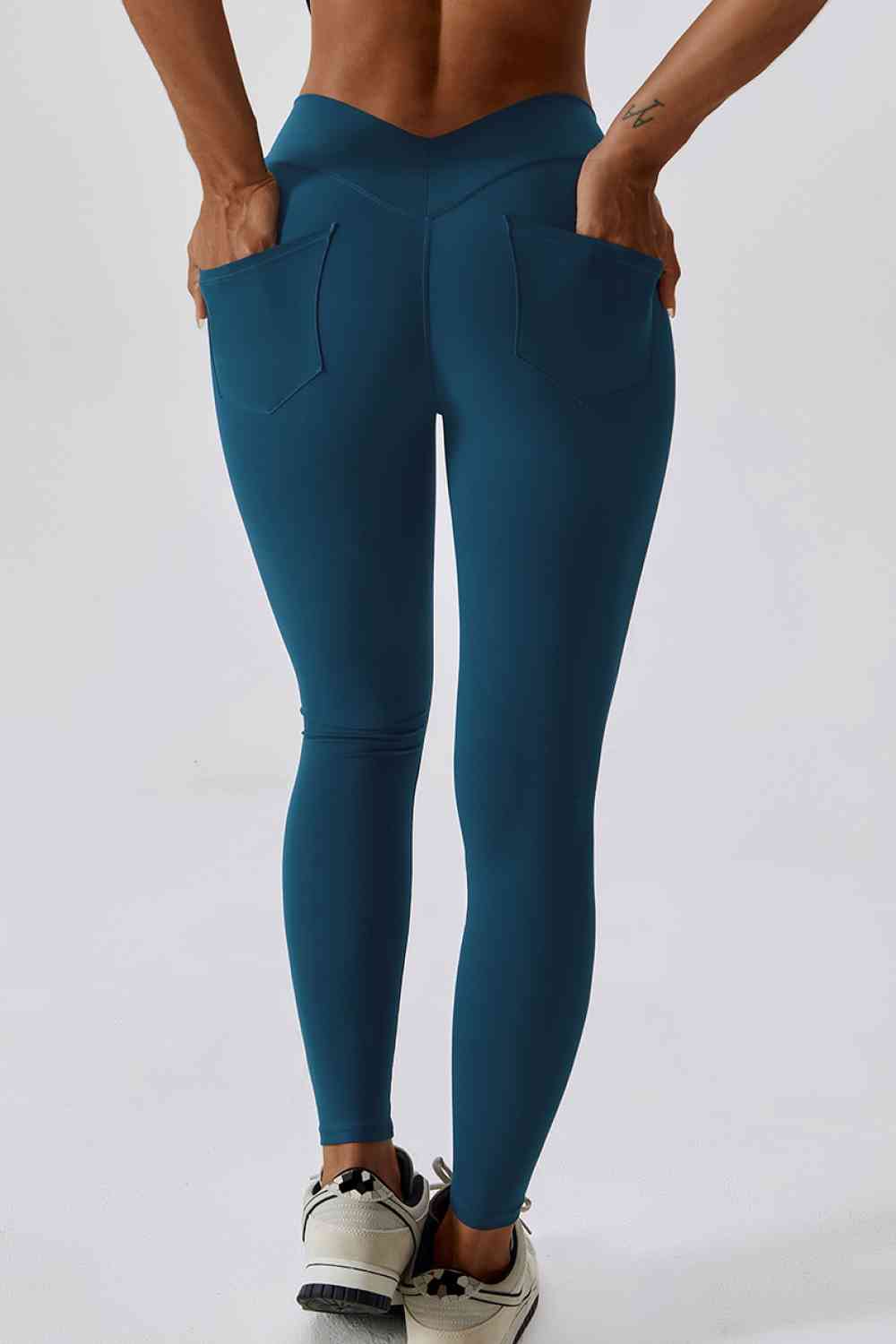 Leggings deportivos con bolsillo trasero y corte slim con cinturilla ancha