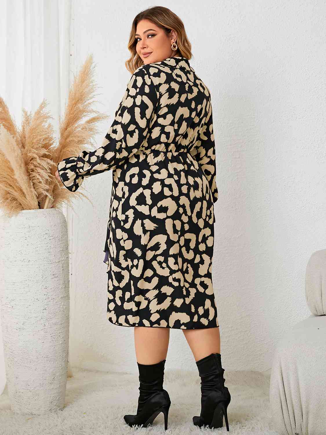 Vestido de manga con volante y cuello sobrepelliz de leopardo de talla grande