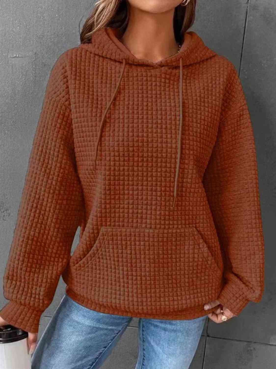 Sudadera con capucha texturizada con cordón y hombros caídos