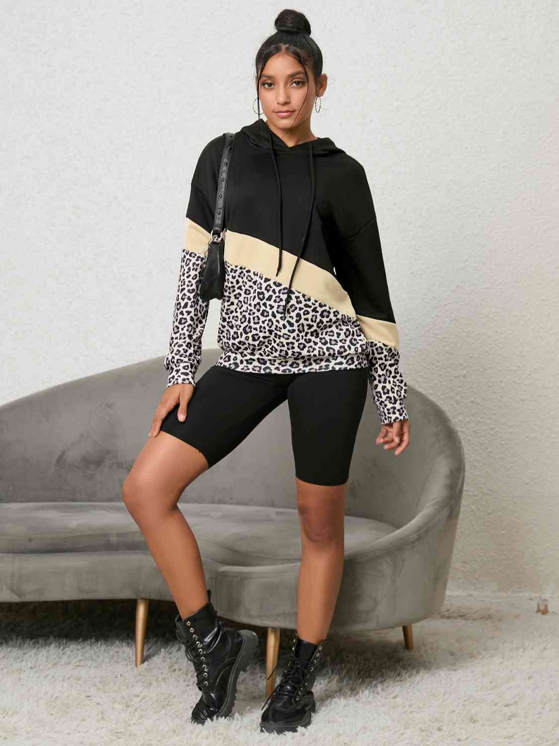 Sudadera con capucha y estampado de leopardo