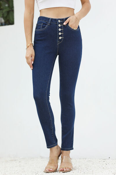 Jeans ajustados con bragueta de botones y cintura alta