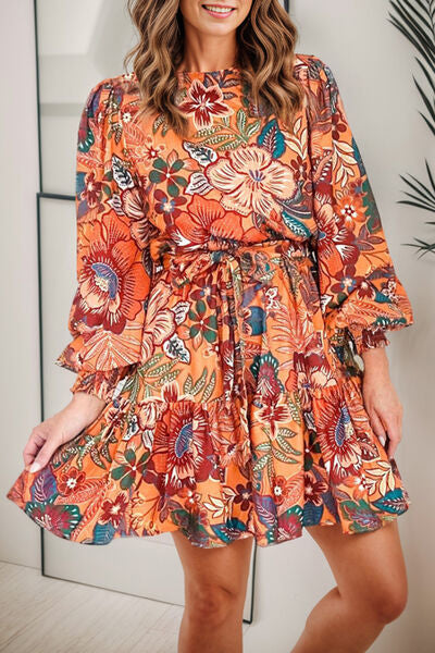 Minivestido con estampado tropical y cintura anudada con mangas abullonadas